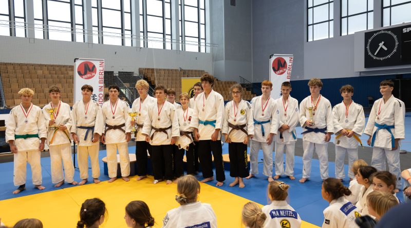 Ausrichter KAIZEN Berlin gewinnt Mannschaftstitel in der u18 Ausrichter KAIZEN Berlin gewinnt Mannschaftstitel in der u18