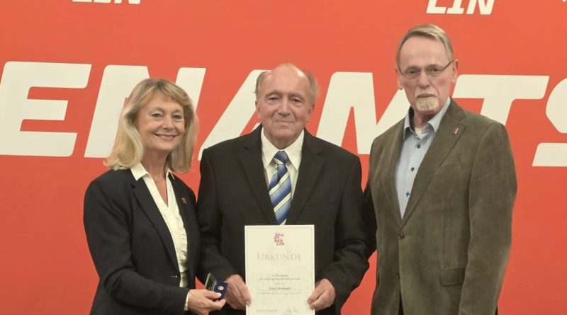 Ehrenamtsgala des LSB Berlin: Goldene Ehrennadel für Harry Klempert Ehrenamtsgala des LSB Berlin: Goldene Ehrennadel für Harry Klempert